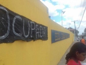 Partido Novo arrecada assinaturas e entra com ação junto ao MPE para desocupar escolas em AL