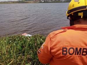 [Vídeo] Corpo de uma mulher é encontrado boiando à margem do Lago da Perucaba em Arapiraca
