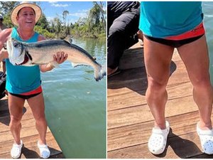 Leonardo posta foto de pescaria e pernas torneadas chamam a atenção: 'Inveja dessa panturrilha'