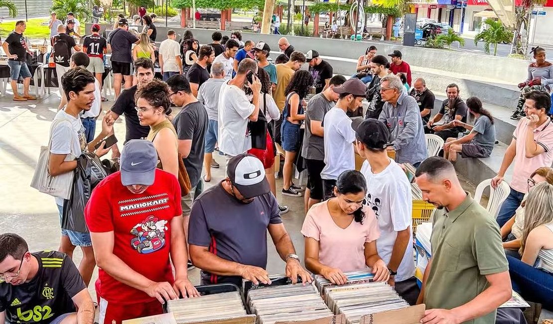 Com entrada gratuita, Arapiraca recebe Feirinha de Discos no Pôr do Som neste domingo