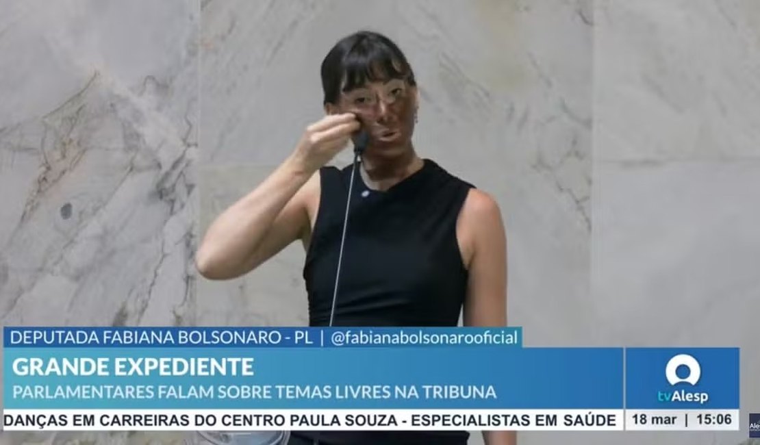 Deputada do PL faz 'blackface' durante discurso contra mulheres trans no plenário da Alesp