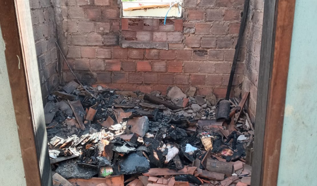 Casa fica destruída após explosão de aparelho celular em Pão de Açúcar
