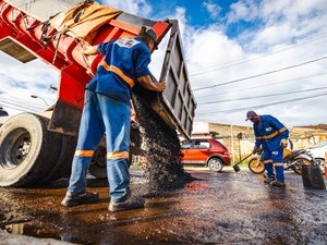 Prefeitura de Maceió recupera 150 vias com operação tapa-buraco