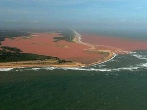 Ibama acredita que mancha no mar da Bahia é lama de Mariana