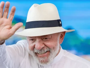 Novo aciona TSE por propaganda eleitoral antecipada de Lula no Carnaval