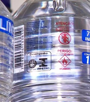 Homem é preso por jogar álcool na mulher e no filho bebê e ameaçar atear fogo