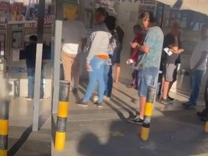 Homem morre na fila da lotérica em SP e clientes seguem no local apesar do corpo no chão