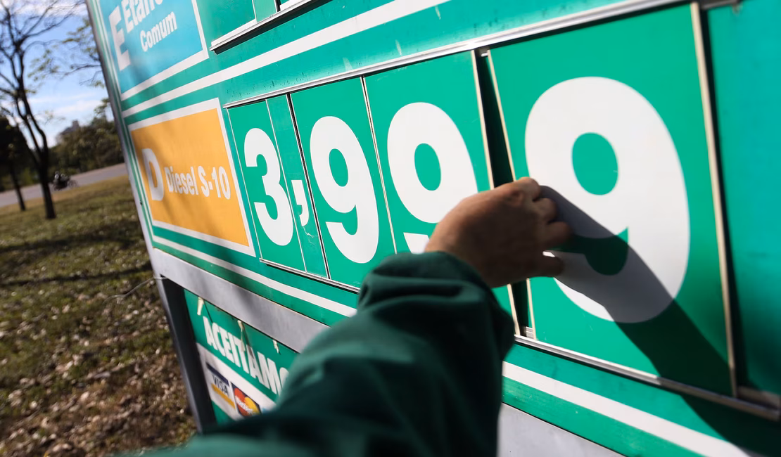 Governo federal prorroga subsídio de R$ 2,12 no diesel por mais 30 dias