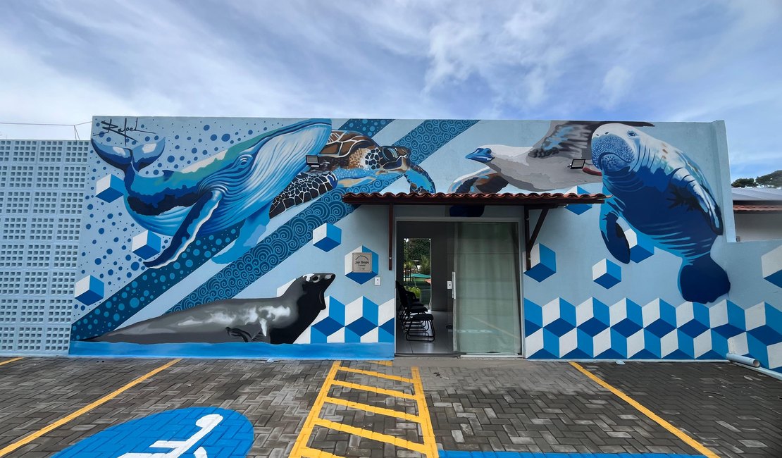 Leôncio, elefante-marinho morto em AL, é homenageado em mural do Biota