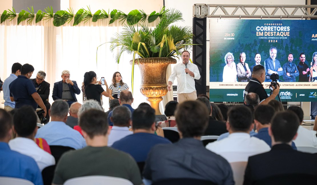 Em congresso, prefeito Luciano parabeniza corretores de imóveis de Arapiraca