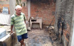 Casa de seu Benedito José foi destruída pelo incêndio causado por um curto-circuito em Arapiraca