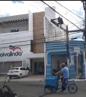 Dupla rouba ventilador e celular de estabelecimento comercial em Arapiraca