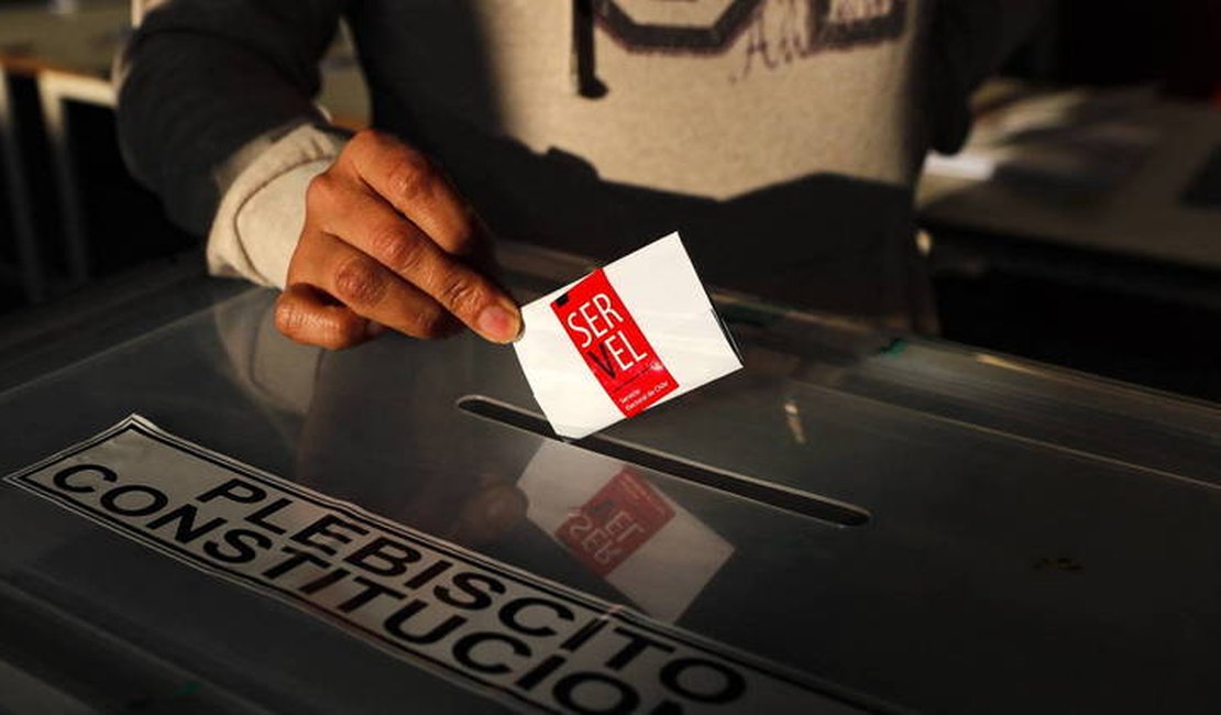 Chile inicia votação em plebiscito inédito sobre nova Constituição
