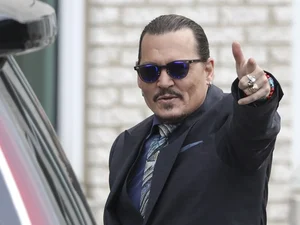 Denúncia anônima leva polícia à casa de Johnny Depp nos EUA. Entenda