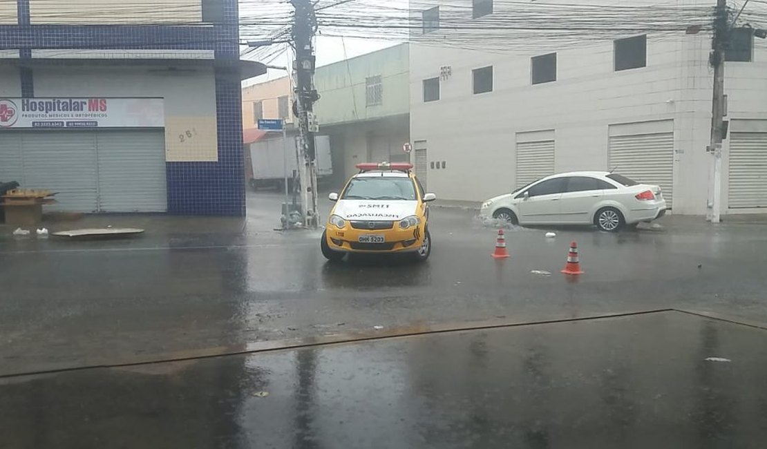 Chuvas: SMTT Arapiraca orienta motoristas sobre cuidados ao dirigir na chuva