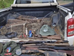Polícia Militar apreende 14 espingardas e 183 pássaros silvestres durante ação