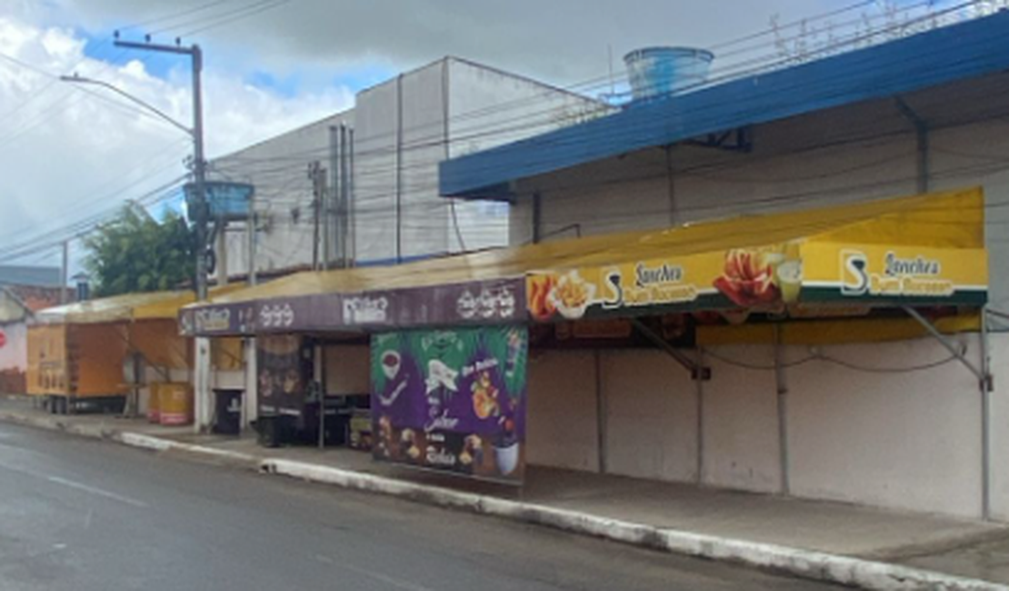 Falta de energia em rua no bairro Planalto, em Arapiraca, prejudica comerciantes e moradores