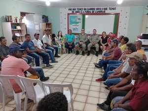 Policiais da 2ª CPM/Ind debatem segurança nas escolas com gestores da Educação