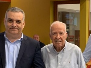 Alfredo Gaspar de Mendonça recebe alta após tratamento contra a Covid-19