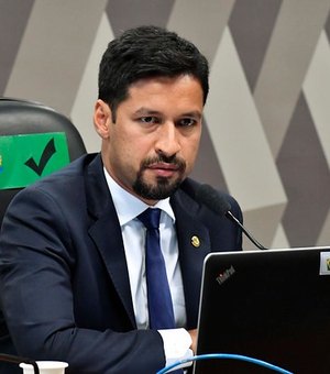 Rodrigo Cunha vota por derrubada de veto e ajuda a assegurar investimentos para internet nas escolas