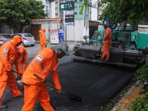 Prefeitura de Maceió segue com recapeamento na Quintino Bocaiúva