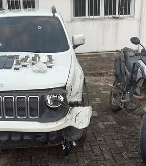Polícia apreende drogas, armas e recupera veículos após confronto em Maceió