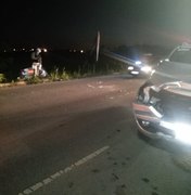 Veículo invade pista, provoca acidente e capota na AL 220 em Arapiraca