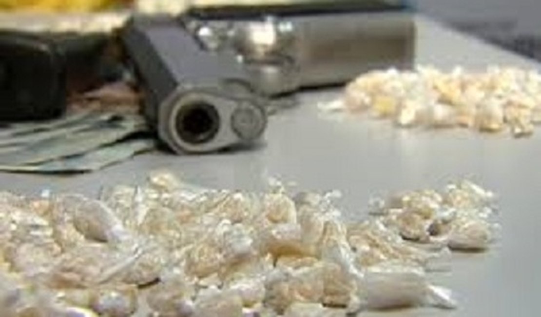 Polícia Militar apreende armas de fogo e drogas