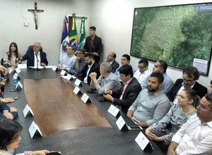 Teófilo usa Lei de Reestruturação para maquiar saída de aliados