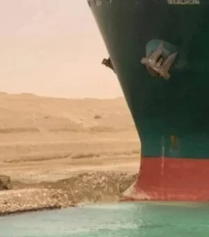 Termina congestionamento no Canal de Suez dias após navio gigante desencalhado