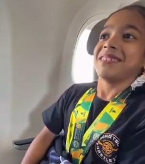 Menina de 7 anos é homenageada durante voo após conquistar título no jiu-jitsu