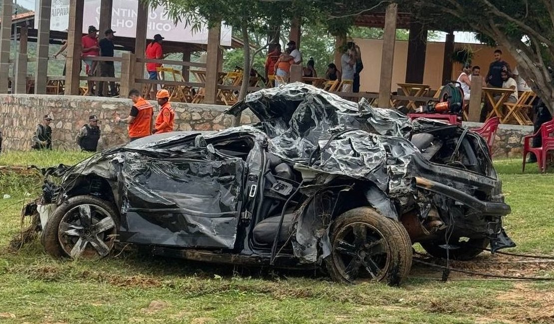 Testemunha relata momento em que veículo é levado pela correnteza em Piranhas