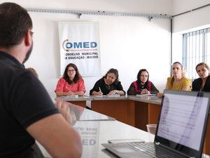 Roda de conversa debate metas para educação infantil