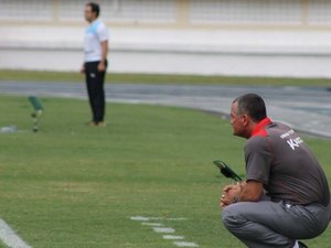 Técnico Mazola Jr. não dá  entrevista após classificação do CRB