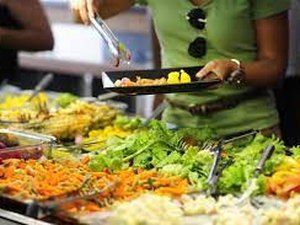 Comer fora de casa fica até 27% mais caro em dois anos