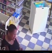 Mulher é flagrada furtando produtos em farmácia no Centro de Palmeira dos Índios