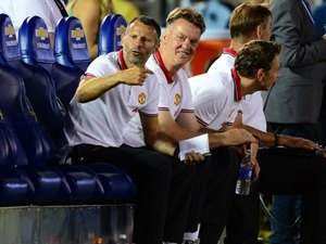 Van Gaal quer jogadores falando em inglês