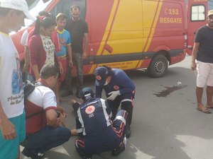 Ultrapassagem indevida de motoqueiro deixa três pessoas feridas