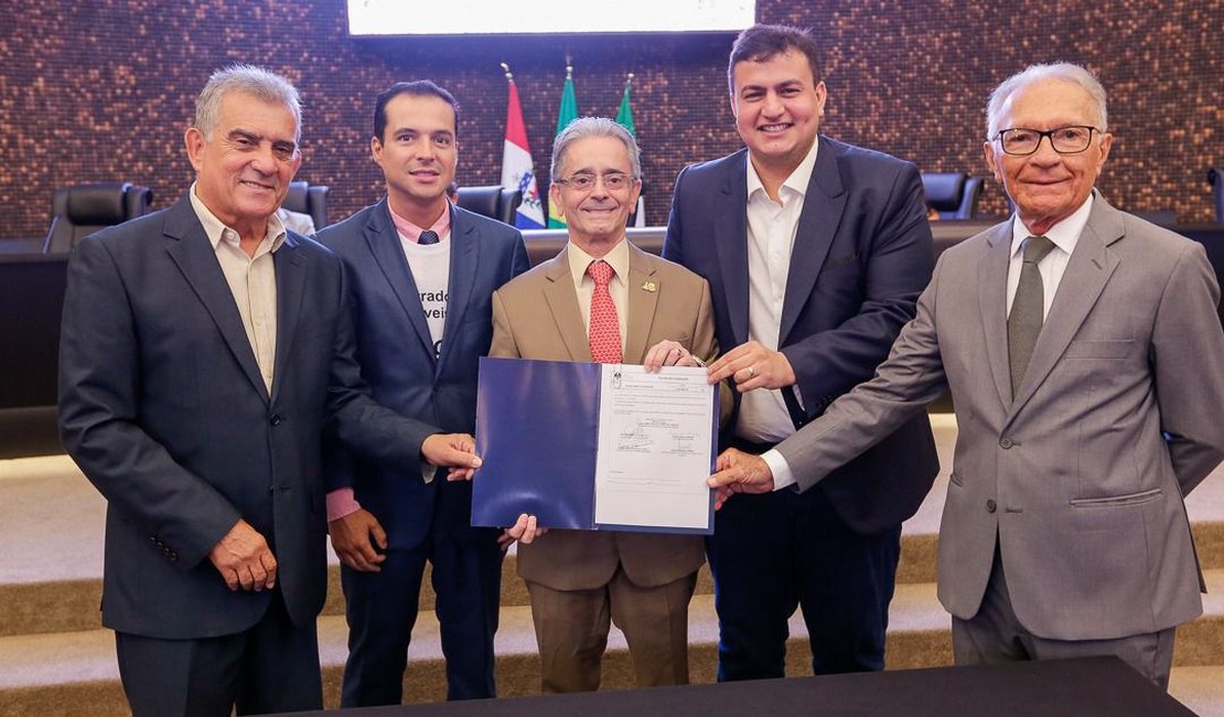 Prefeito Carlos participa da adesão de Rio Largo ao Programa Moradia Legal