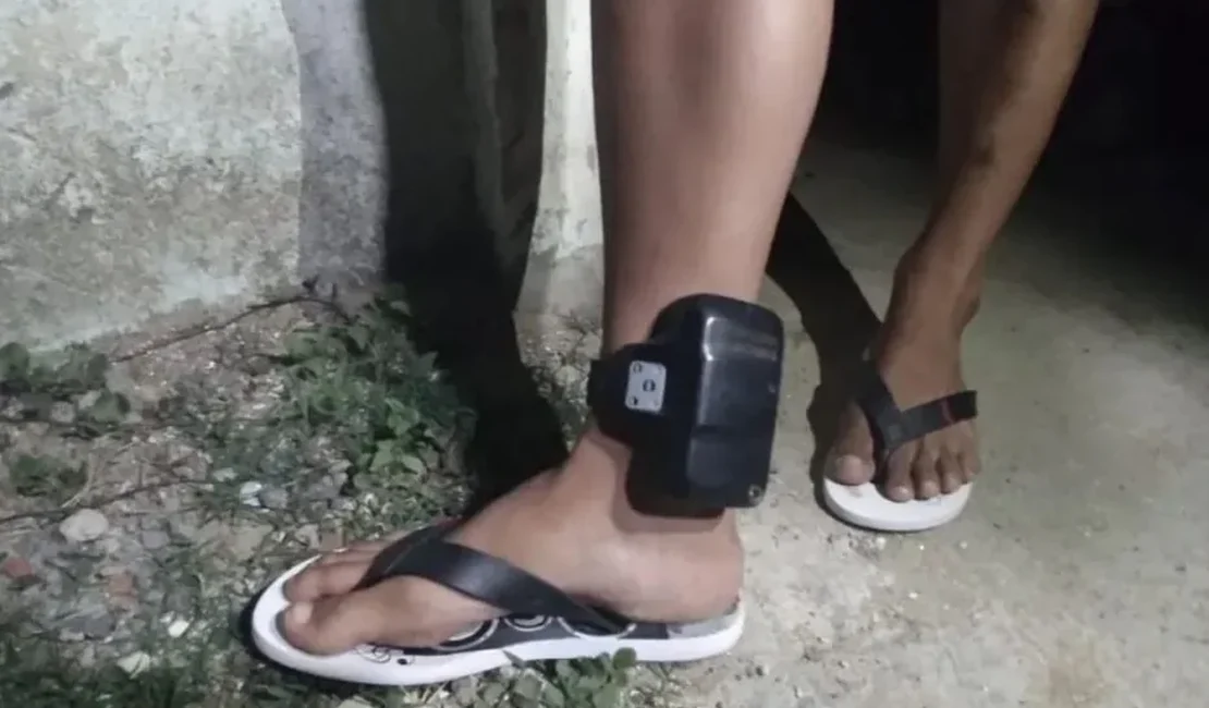 Após troca de tiros, homem com tornozeleira eletrônica é preso na Barra de Santo Antônio