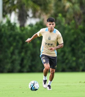 Thiago Almada, do Botafogo, será titular da Argentina contra a Venezuela