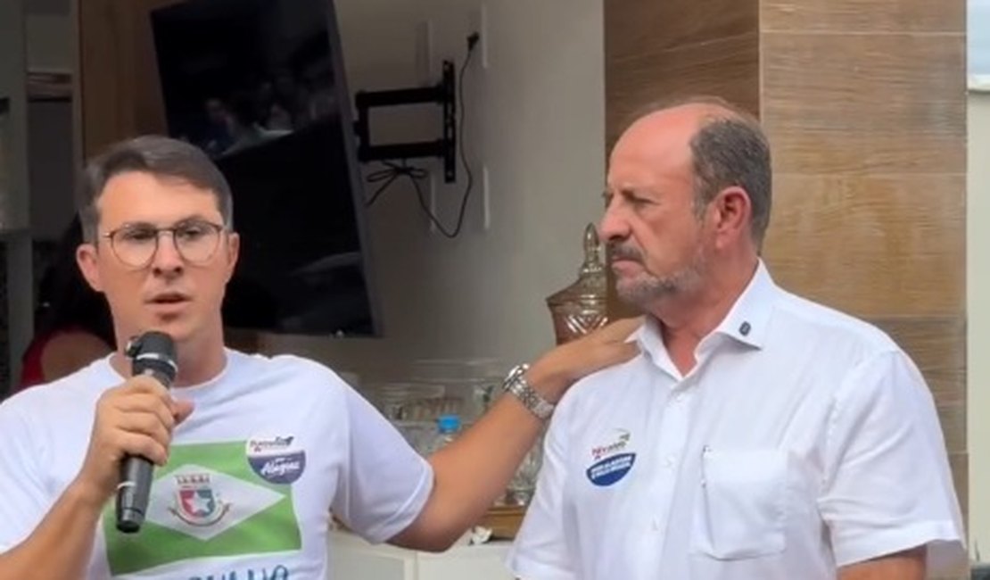 Com abraços e palavras calorosas prefeito recebe em casa, deputado Antônio Albuquerque