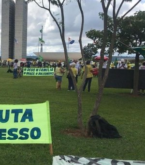 Bolsonaro e PM-RJ ignoram ministério da Saúde e avalizam atos da direita