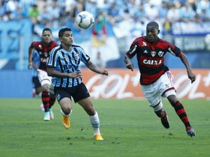 Flamengo faz proposta de três milhões de euros para contratar Dudu, ex-Grêmio