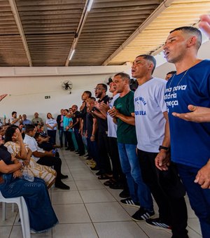 Coral de 60 vozes emociona público no aniversário da Comunidade Dona Paula