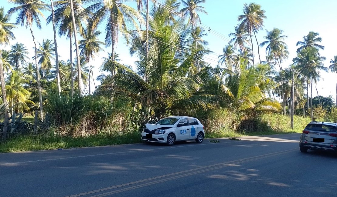 Carro da BRK invade contramão, atropela e mata pedestre na AL-101 Norte