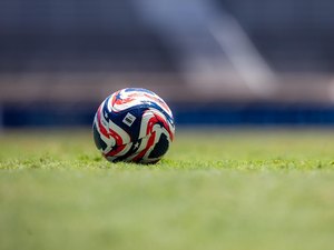 Selaj inicia tratamento anual do gramado do Estádio Rei Pelé visando temporada 2026