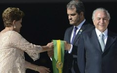 Há um ano, Dilma Rousseff (PT) sofria impeachment e entregava a presidência a Michel Temer (PMDB)