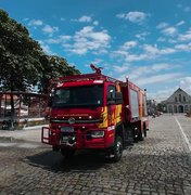 Deputado Fabio Costa entrega viatura inédita de combate a incêndios ao Corpo de Bombeiros