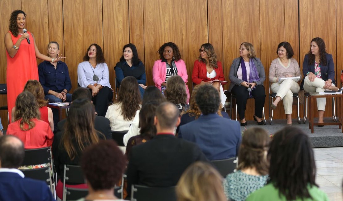 Mulheres ocupam 34% de cargos alta de liderança no setor público